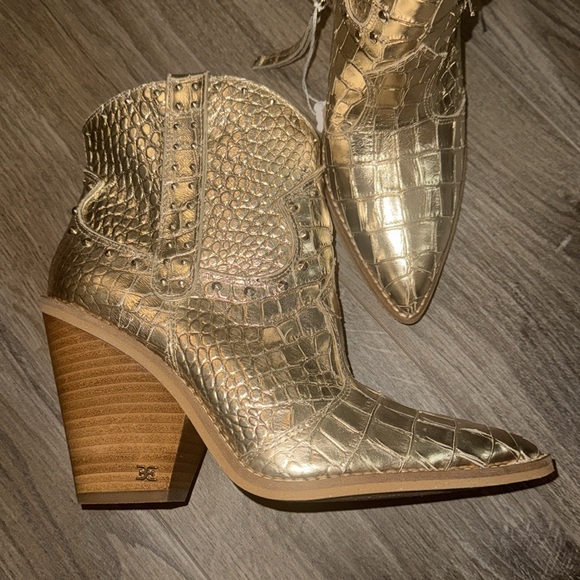 Gold croc ankle boots. New without Tags - Picture 2 of 5